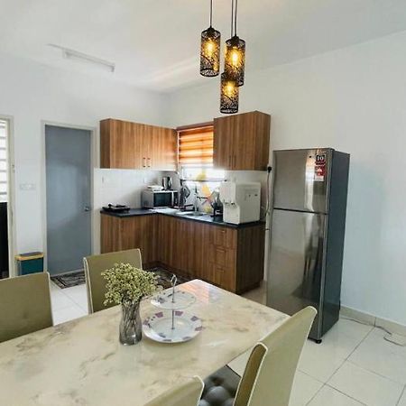 Klia Homestay Apartment - 2 Room Sepang Esterno foto